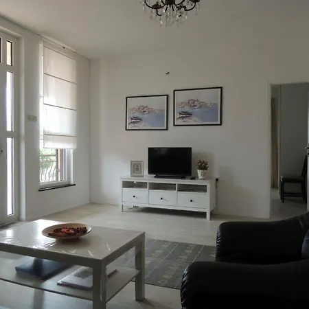 Pool-apartments Πόρετς