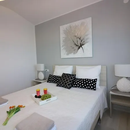 Pool-apartments Πόρετς